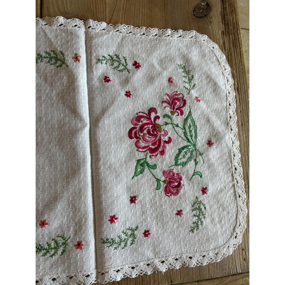 Vintage Hand Embroidered Floral Table Runner Lace Trim Cottagecore Cream 36x14.5
